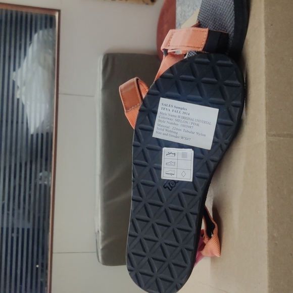 Teva sandals never been used - Picture 5 of 6